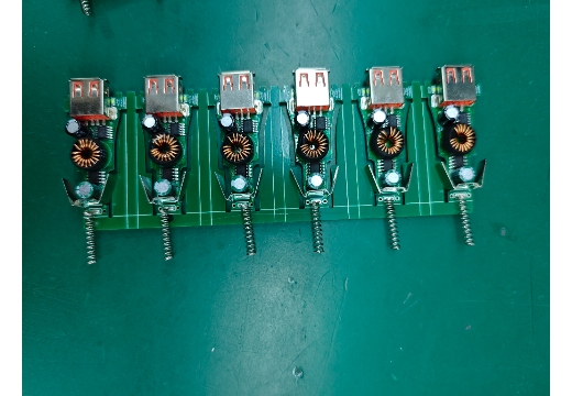 How a 20W fast car charger work